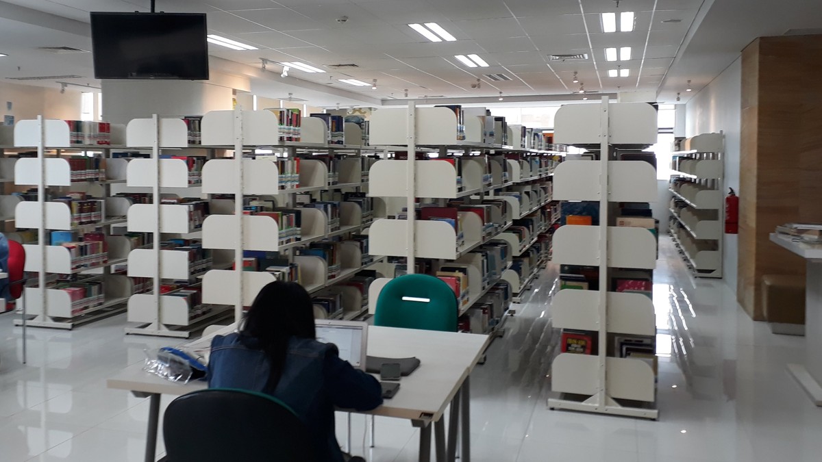 Foto arsip ruang baca lantai 21 Perpustakaan Nasional di Jakarta, 30 Januari 2018; bukan lokasi festival Jepara.